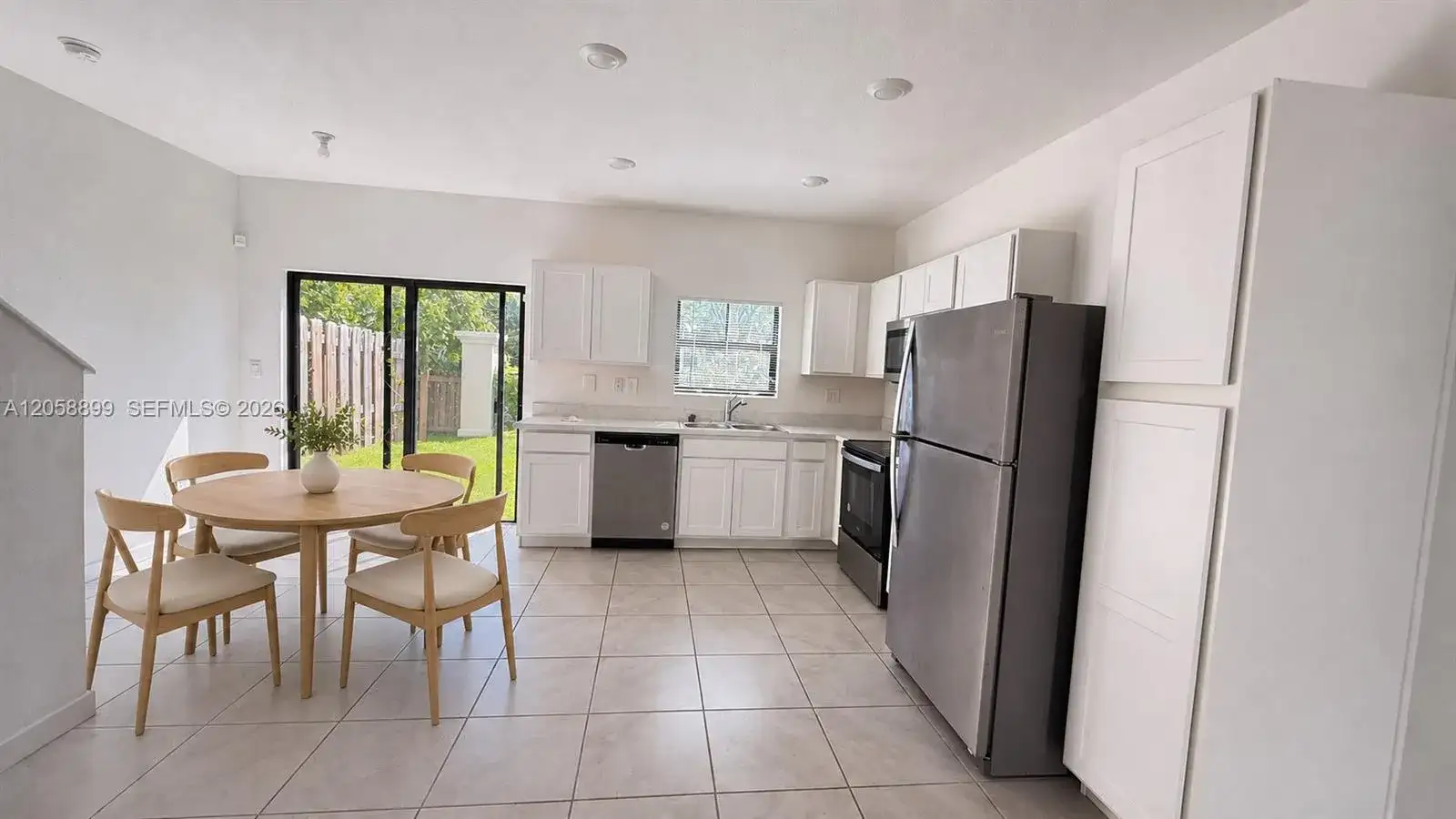322 NE 1st Dr, Florida City FL 33034 photo 3