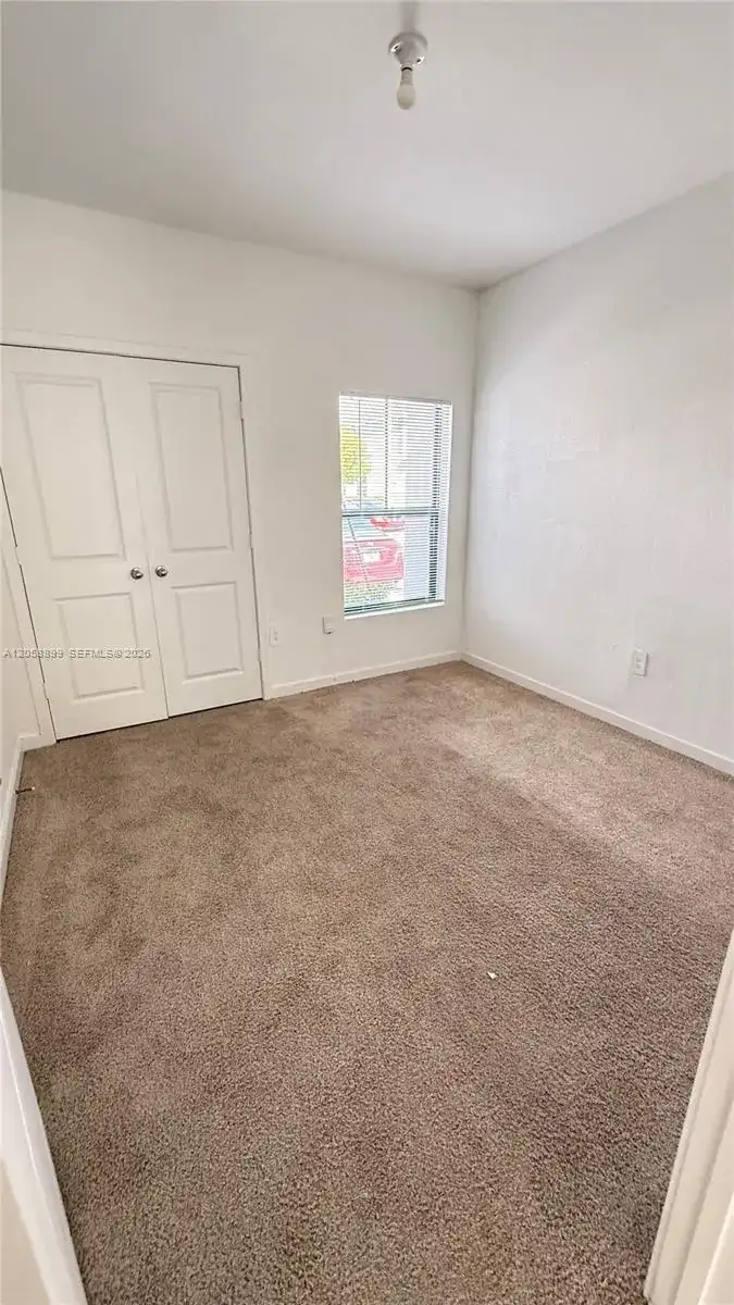322 NE 1st Dr, Florida City FL 33034 photo 4
