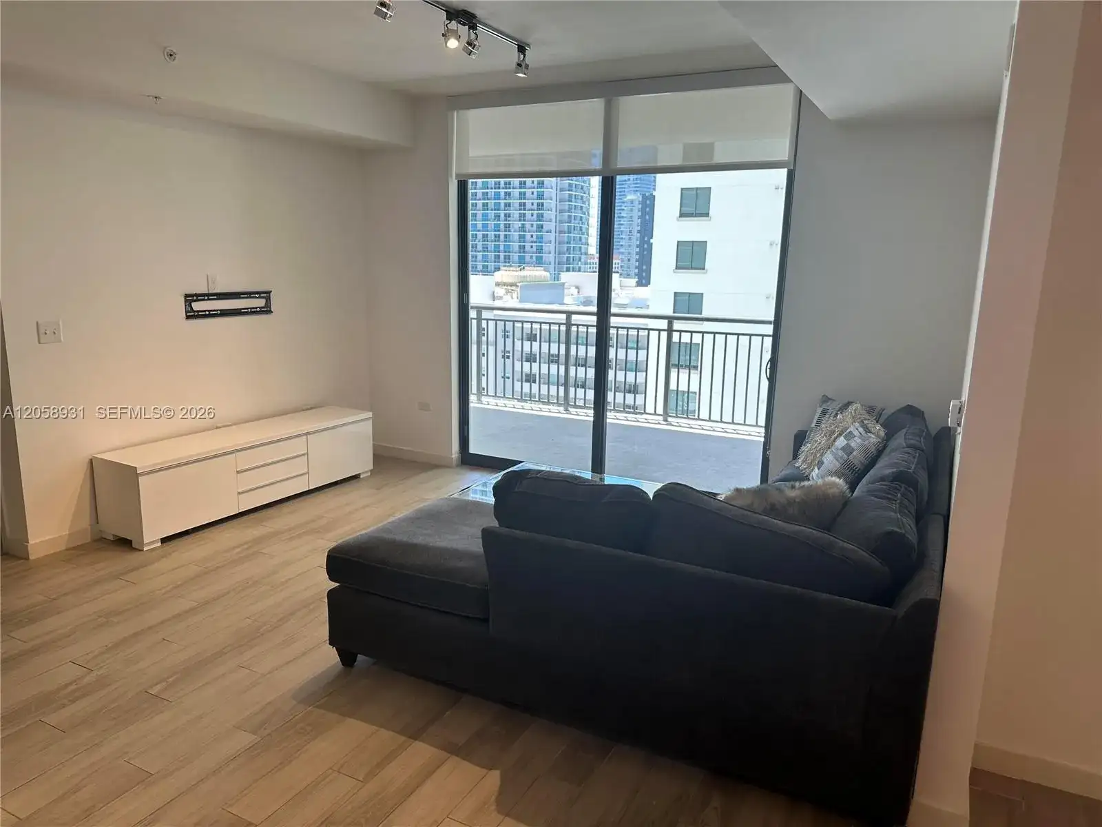 999 SW 1st Ave # 1716, Miami FL 33130 photo 4