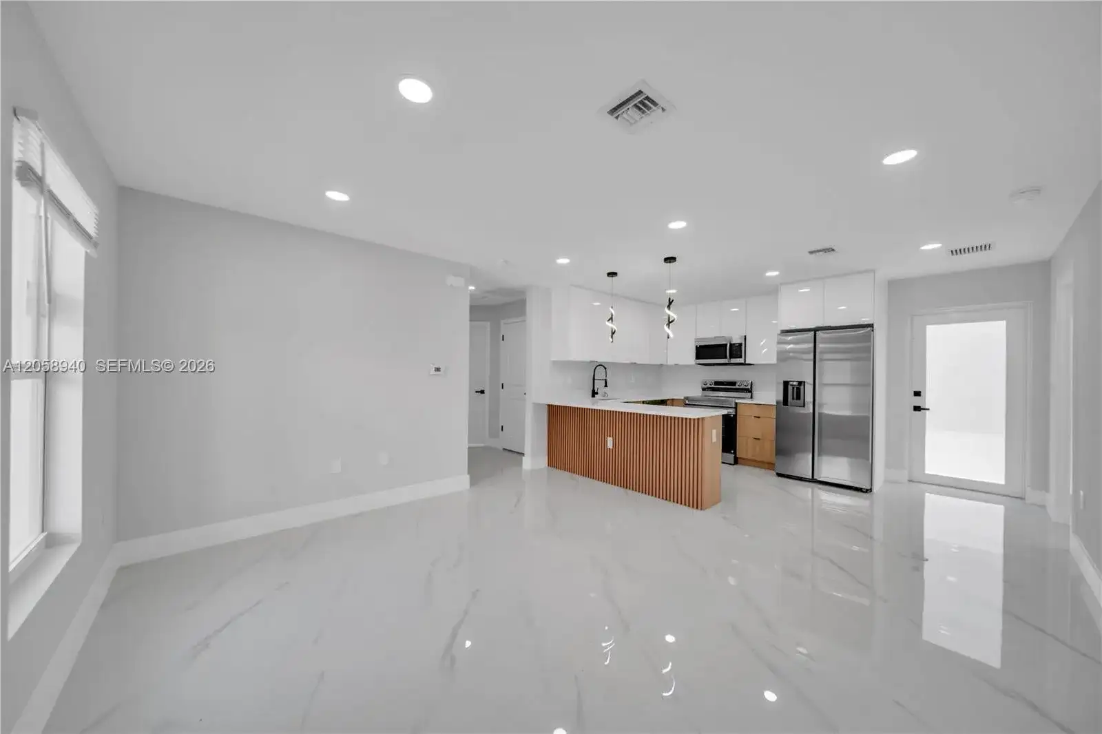1042 Darlington St, Other City - In The State Of Florida FL 33974 photo 4