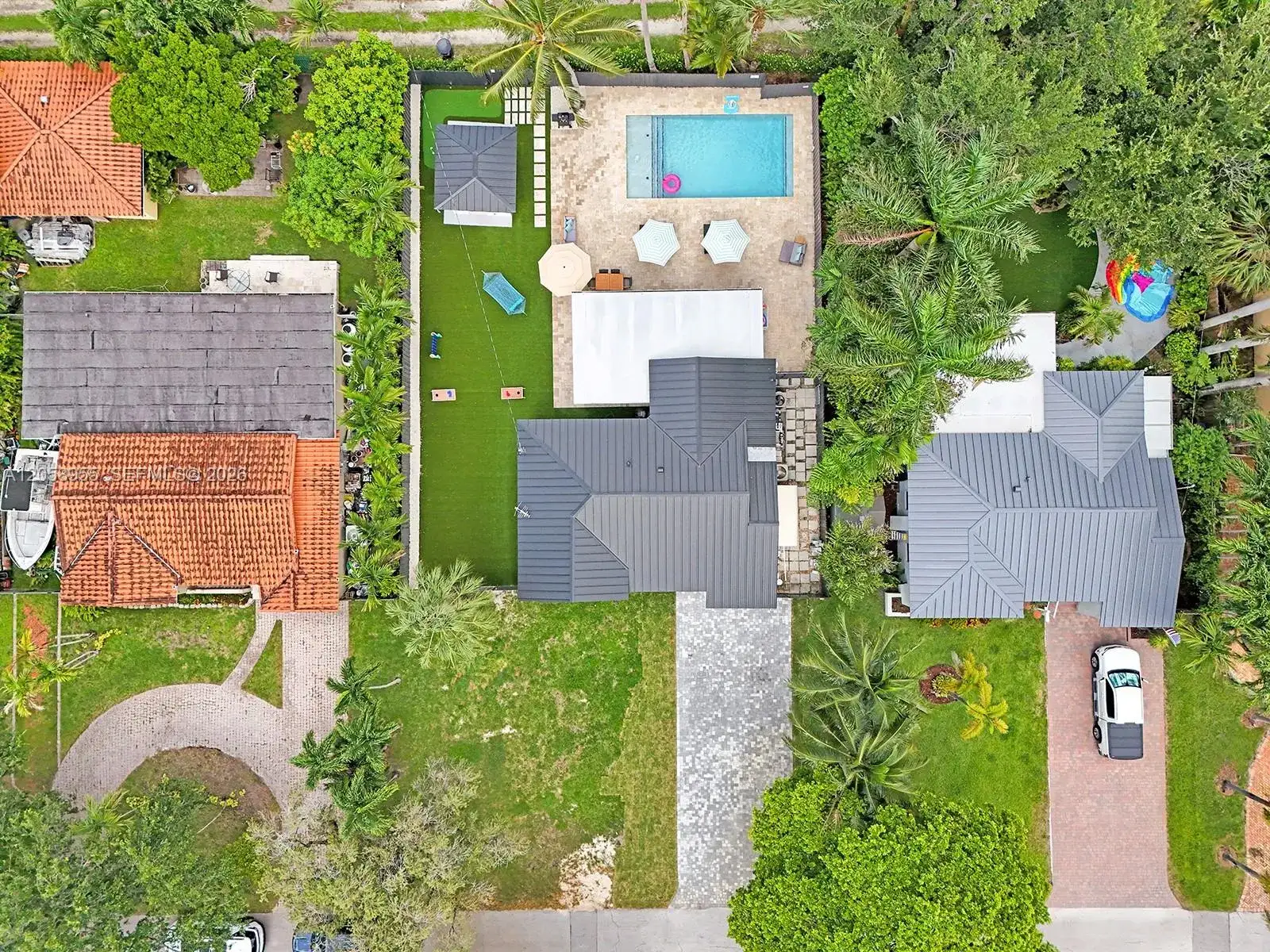 430 Forrest Dr, Miami Springs FL 33166 photo 2