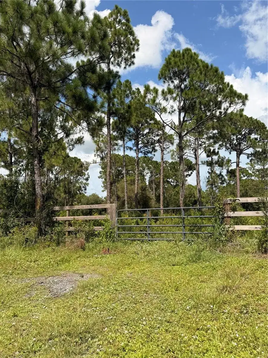 365 N Zambria St, Clewiston FL 33440 photo 3