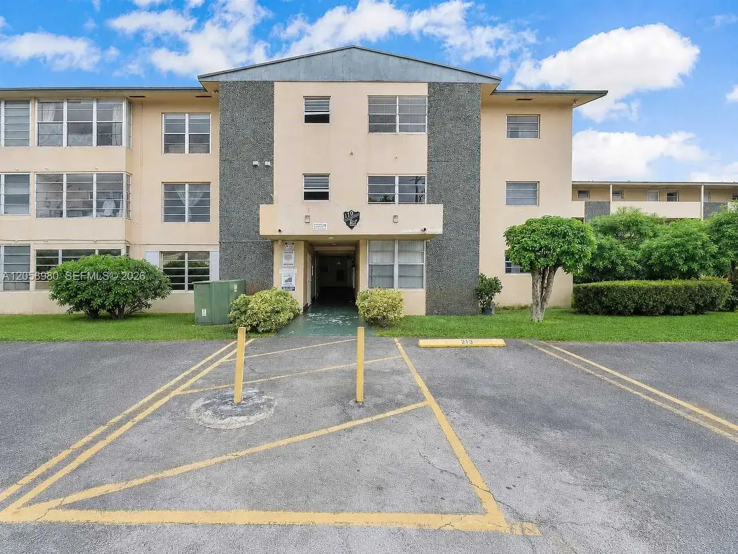 110 Royal Palm Rd # 208, Hialeah Gardens FL 33016 photo 2