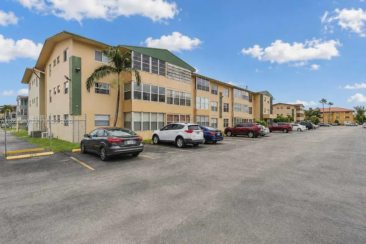 110 Royal Palm Rd # 208, Hialeah Gardens FL 33016