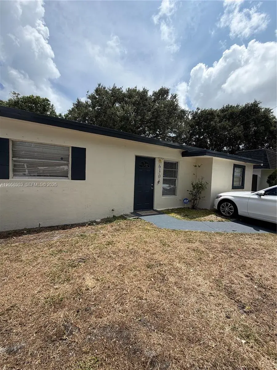 6308 Cleveland St, Hollywood FL 33024