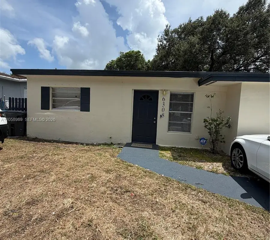 6308 Cleveland St, Hollywood FL 33024