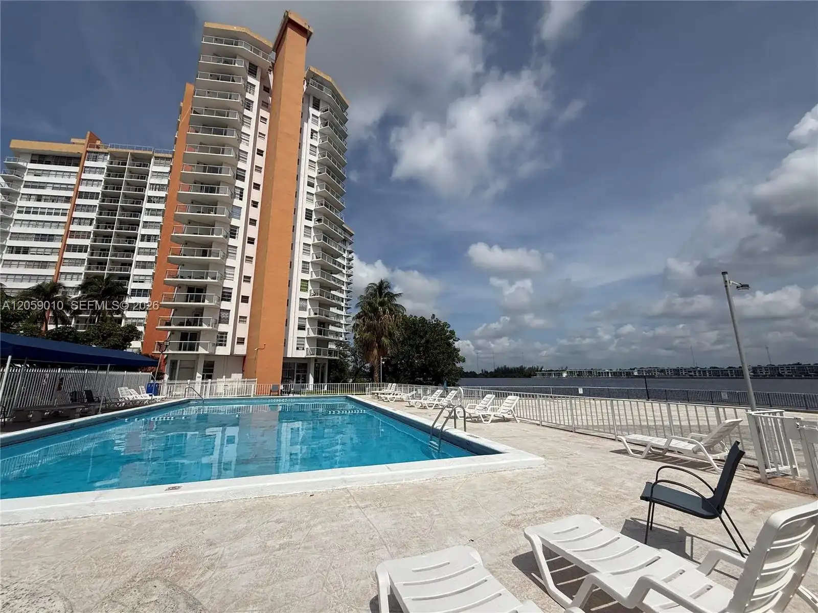 1351 NE Miami Gardens Dr # 1215E, Miami FL 33179
