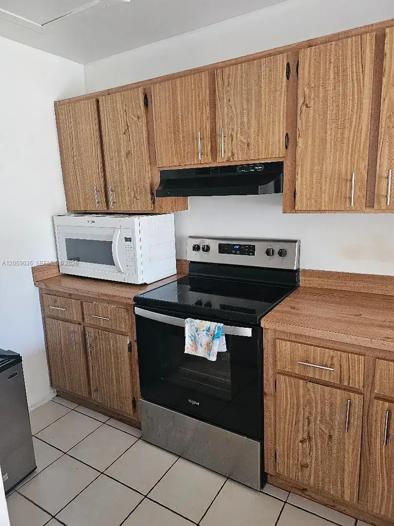 2505 W 67th Pl # 27, Hialeah FL 33016 photo 2