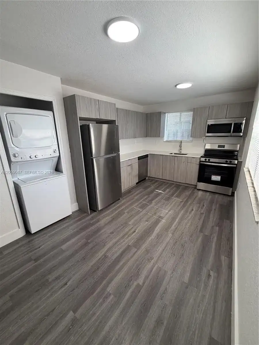 590 NW 58th St, Miami FL 33127