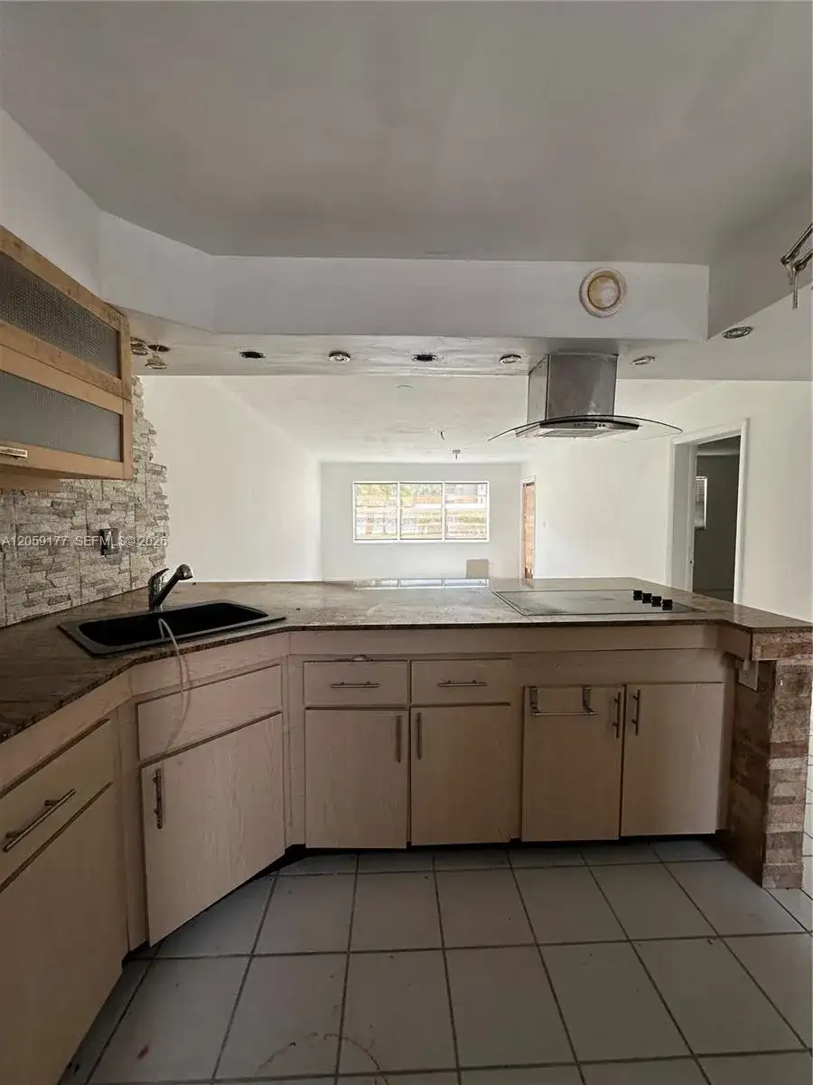 19001 NE 14th Ave # 121, Miami FL 33179 photo 3