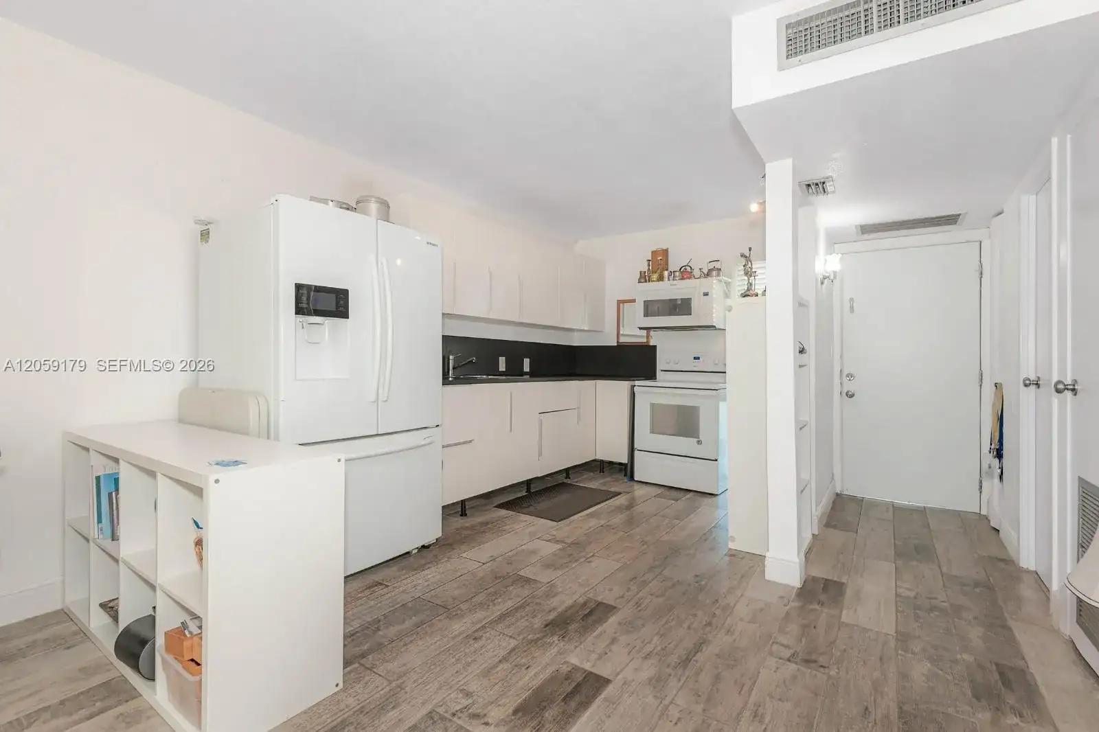 3401 N Country Club Dr # 117, Aventura FL 33180 photo 2