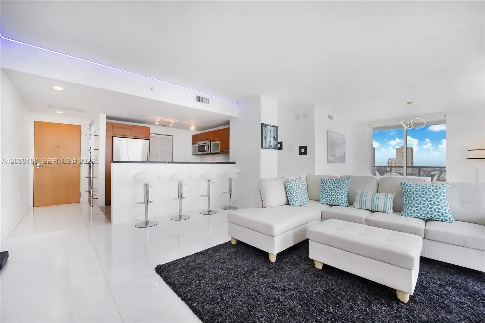 253 NE 2nd St # 3302, Miami FL 33132 photo 2