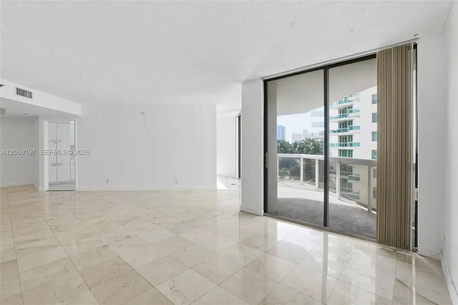 20185 E Country Club Dr # 502, Aventura FL 33180 photo 4