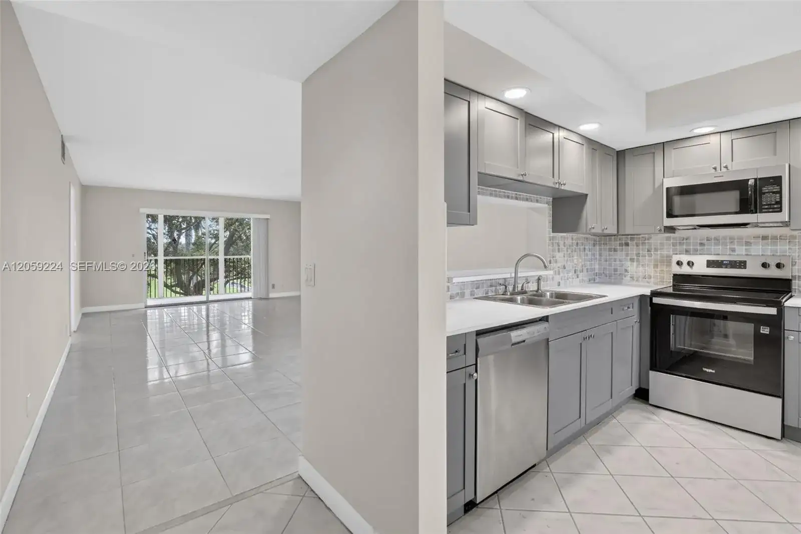 12800 SW 7th CT, # 306G, Pembroke Pines FL 33027 photo 4