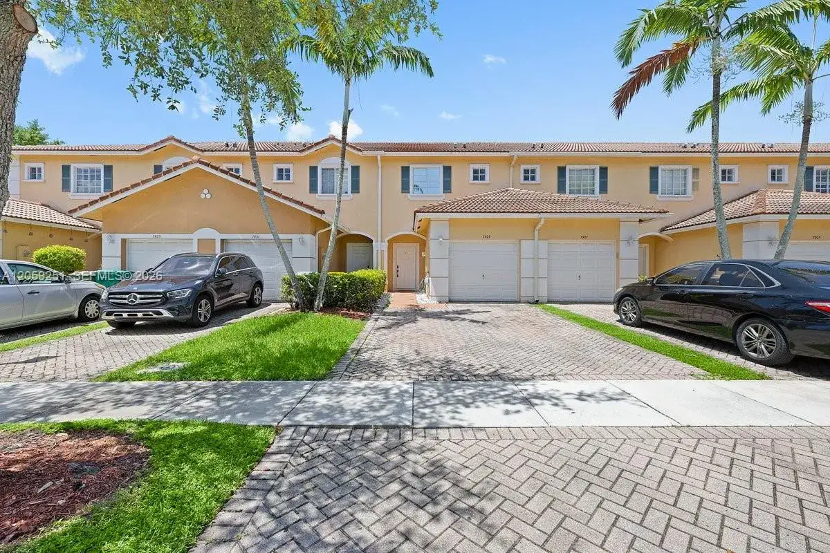 7929 Tuscany Dr, Tamarac FL 33321