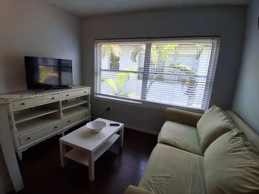 1555 Pennsylvania Ave # 203, Miami Beach FL 33139 photo 2