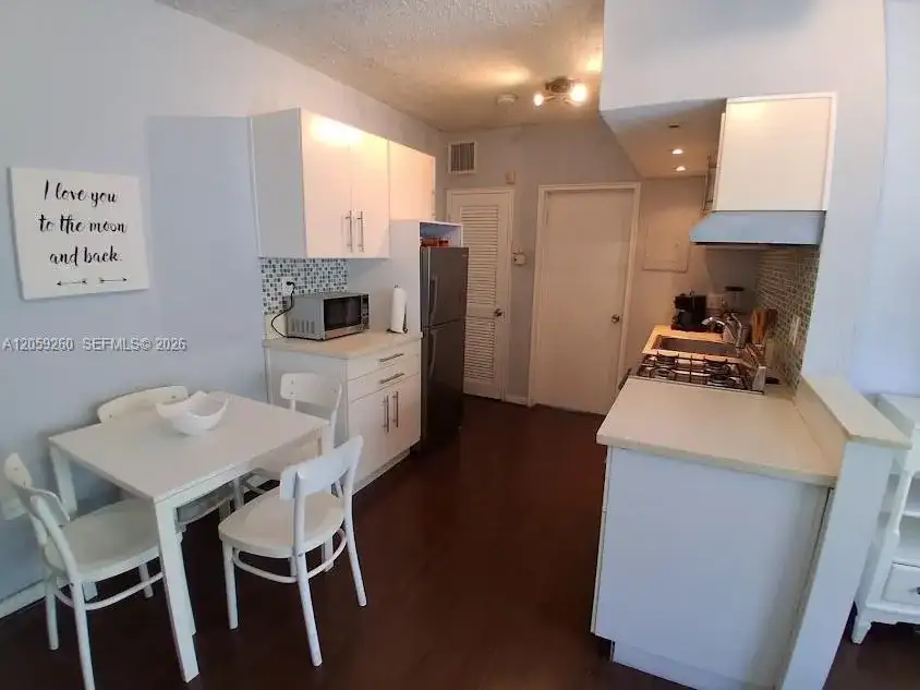1555 Pennsylvania Ave # 203, Miami Beach FL 33139 photo 4