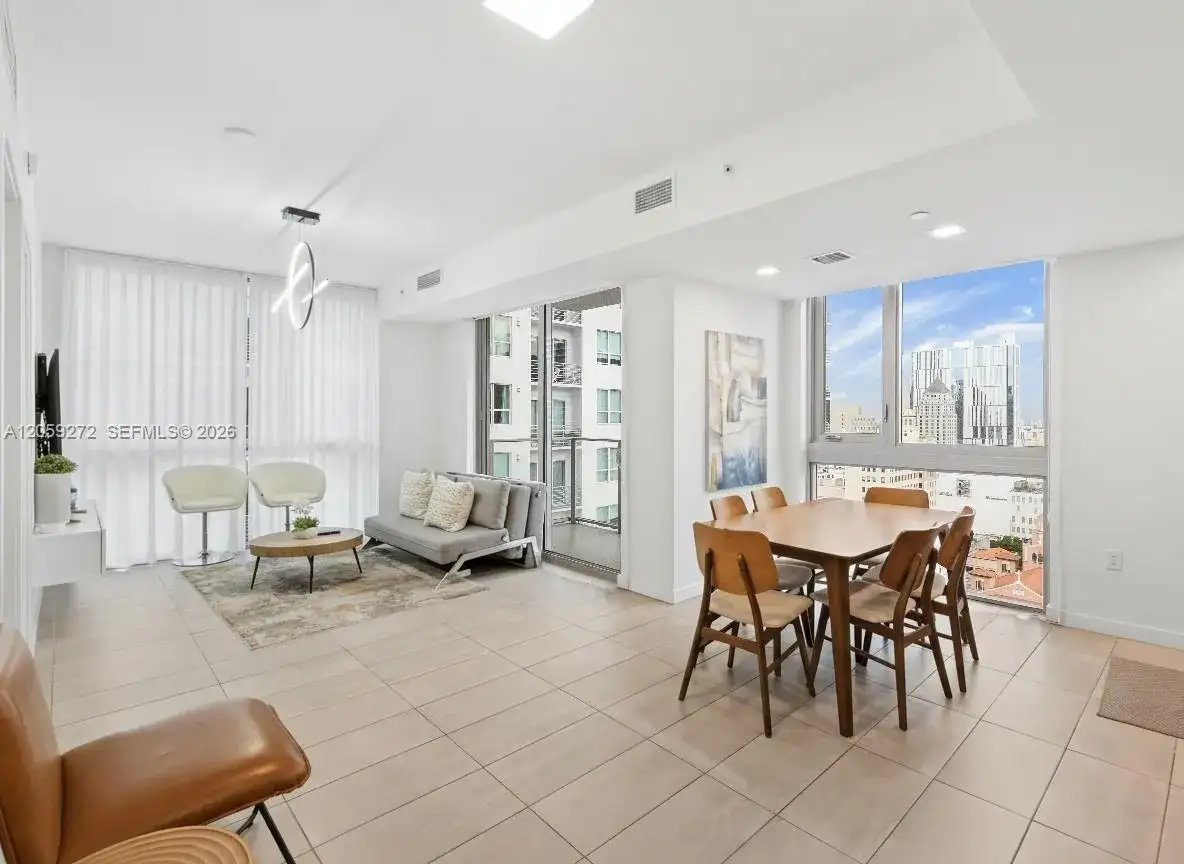 227 NE 2nd St # 2202, Miami FL 33132 photo 2