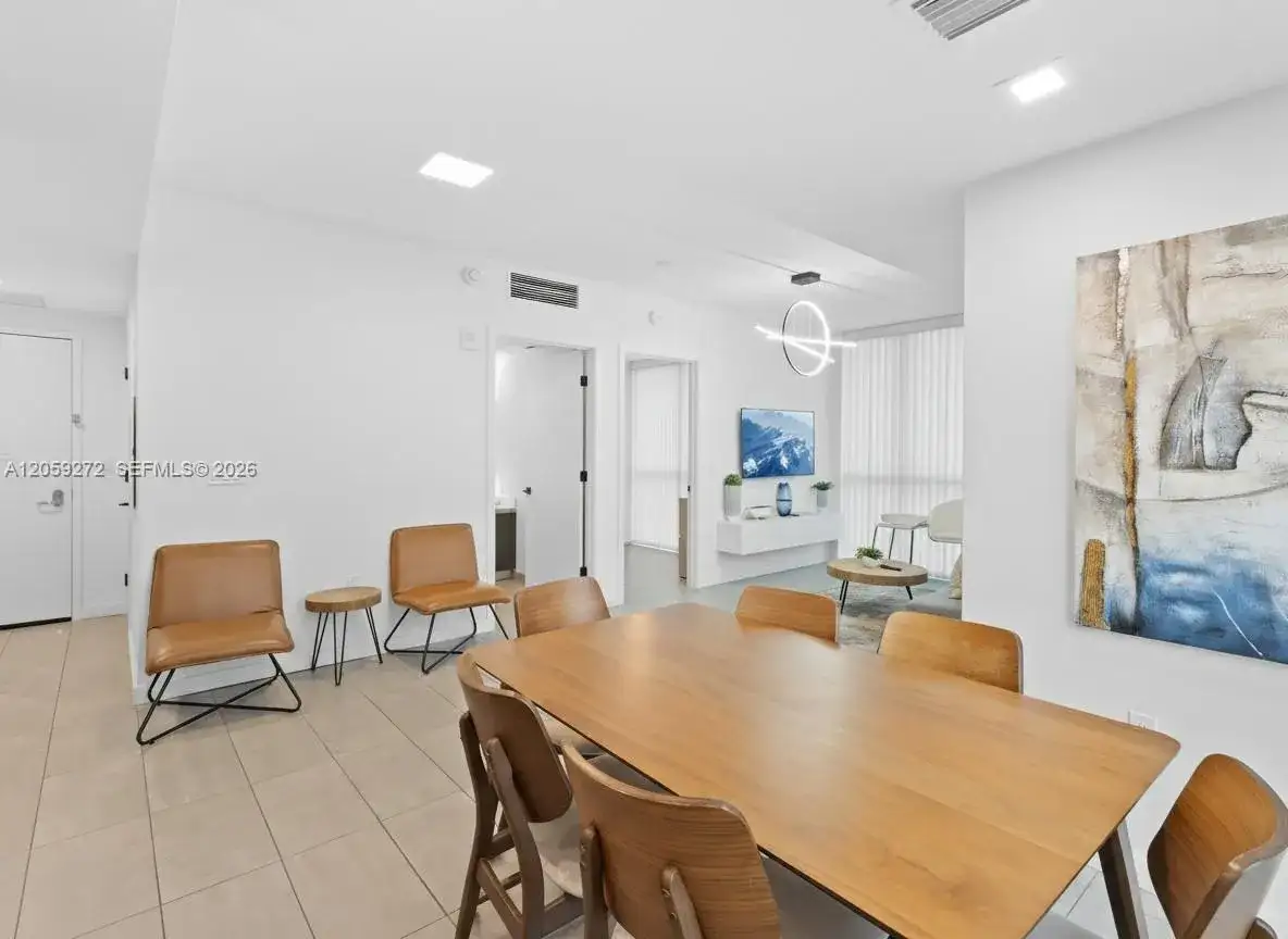 227 NE 2nd St # 2202, Miami FL 33132 photo 5