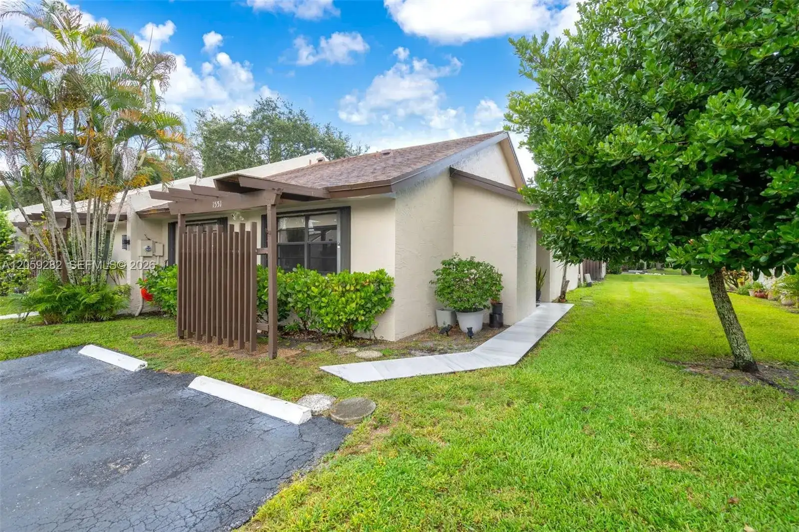 1551 NW 98th Way, Pembroke Pines FL 33024 photo 2