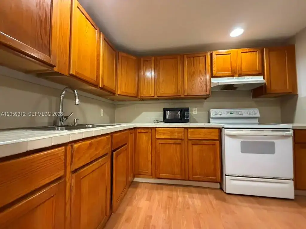 2025 NE 164th St # 1006, North Miami Beach FL 33162 photo 3