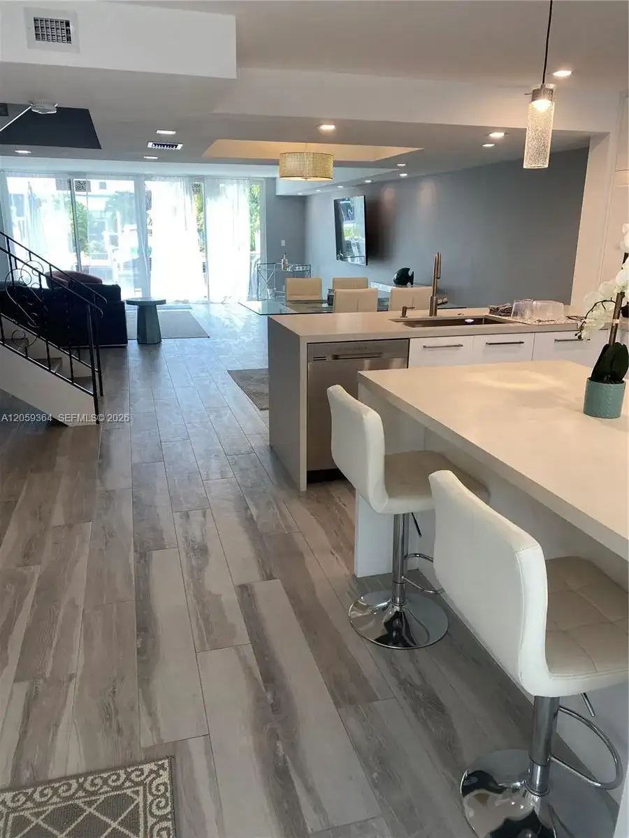 613 NE 26th Ave # 613, Hallandale Beach FL 33009 photo 2