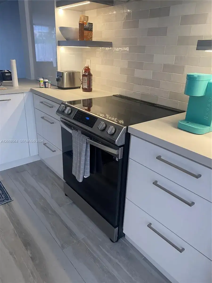 613 NE 26th Ave # 613, Hallandale Beach FL 33009 photo 4
