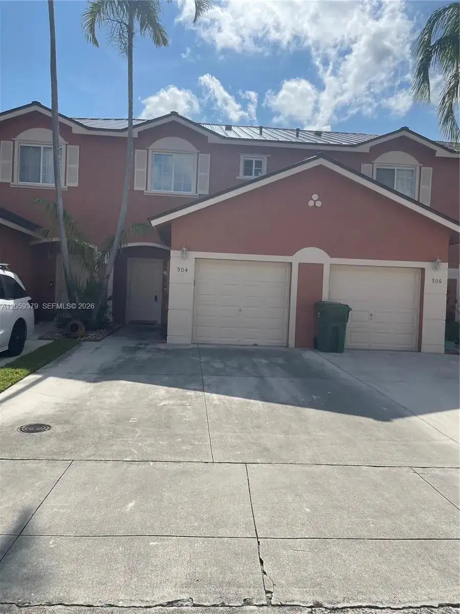904 NW 100th Ave, Pembroke Pines FL 33024 photo 2