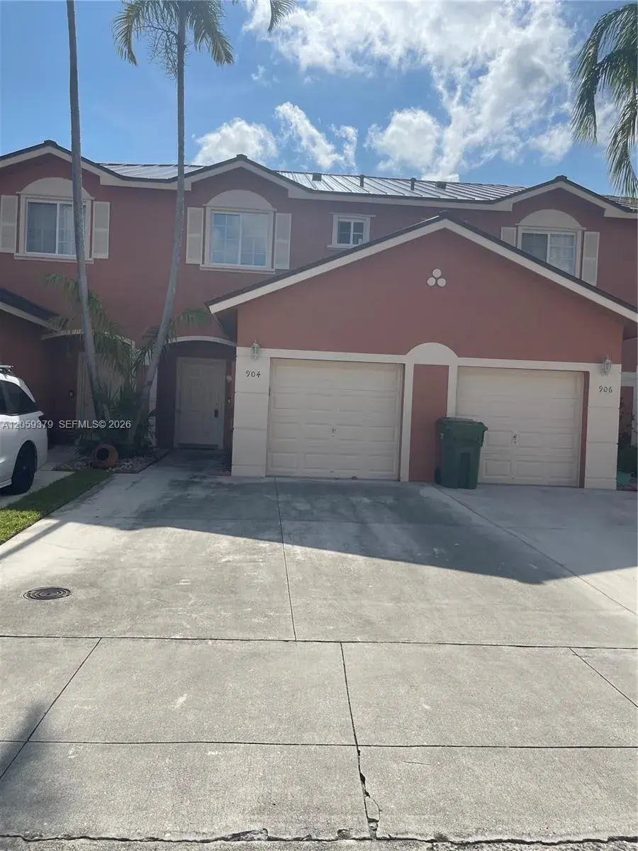 904 NW 100th Ave, Pembroke Pines FL 33024