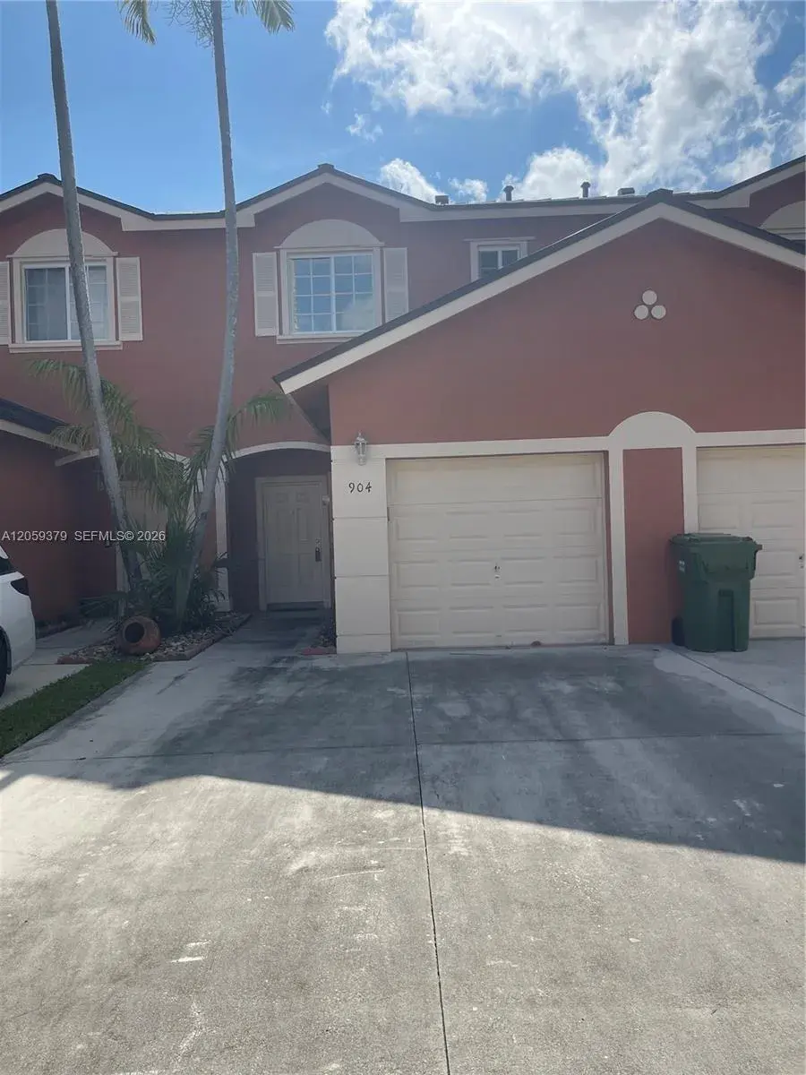 904 NW 100th Ave, Pembroke Pines FL 33024