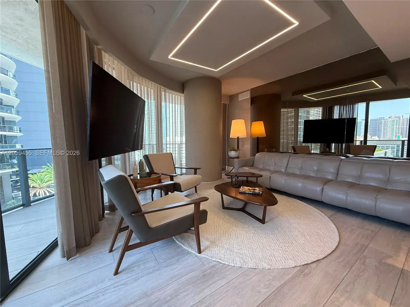45 SW 9th St # 1401, Miami FL 33130
