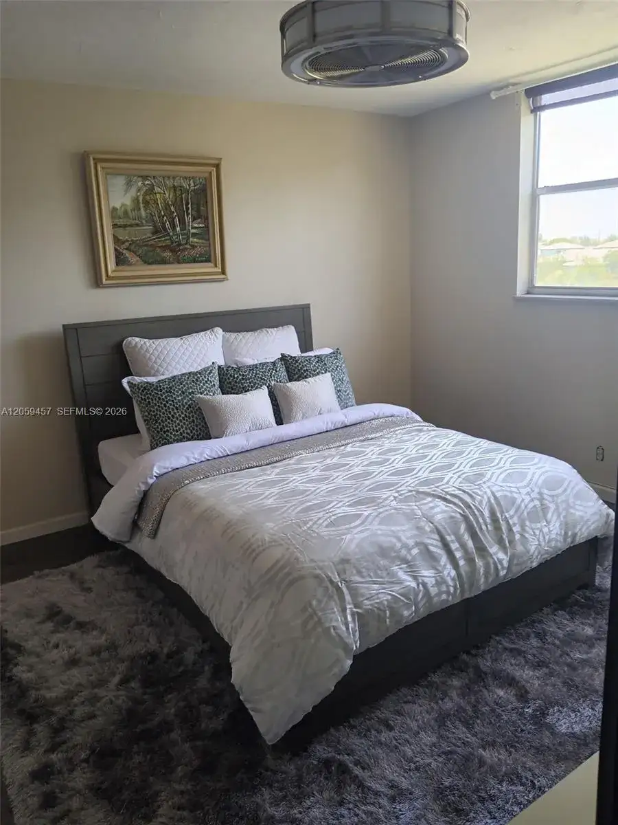 2821 Somerset Dr # 312, Lauderdale Lakes FL 33311