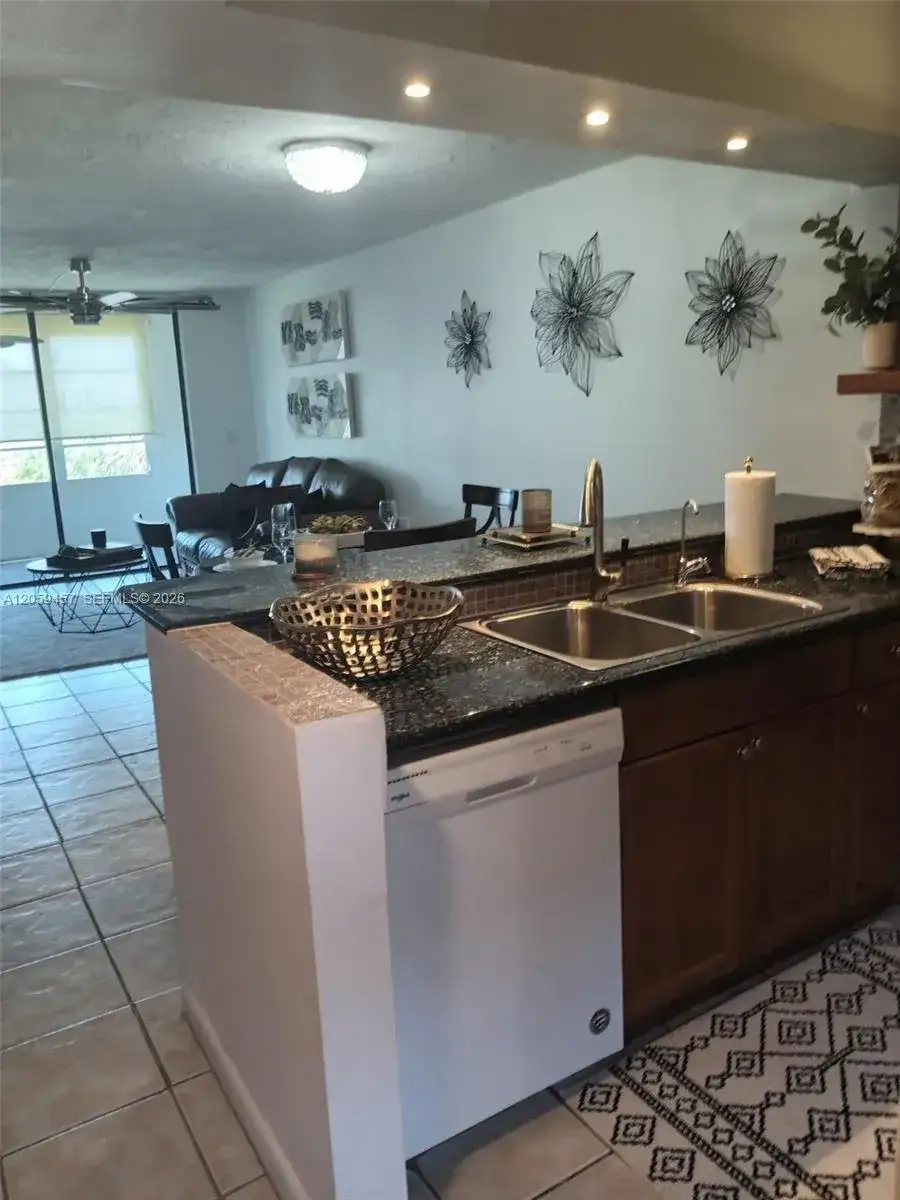 2821 Somerset Dr # 312, Lauderdale Lakes FL 33311 photo 4
