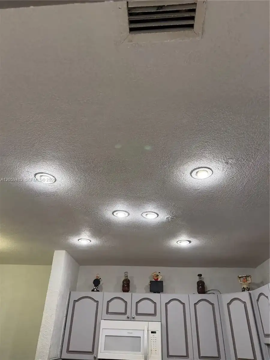 132 NW 132 st, Miami FL 33167