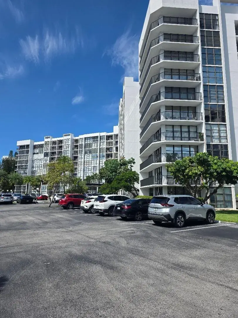 800 Parkview Dr # 716, Hallandale Beach FL 33009