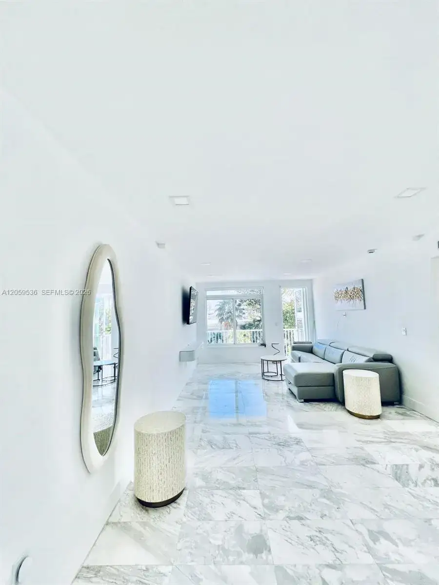 1 bedroom 1 bath Residential for sale at 1150 Euclid Ave # 306, Miami Beach FL 33139