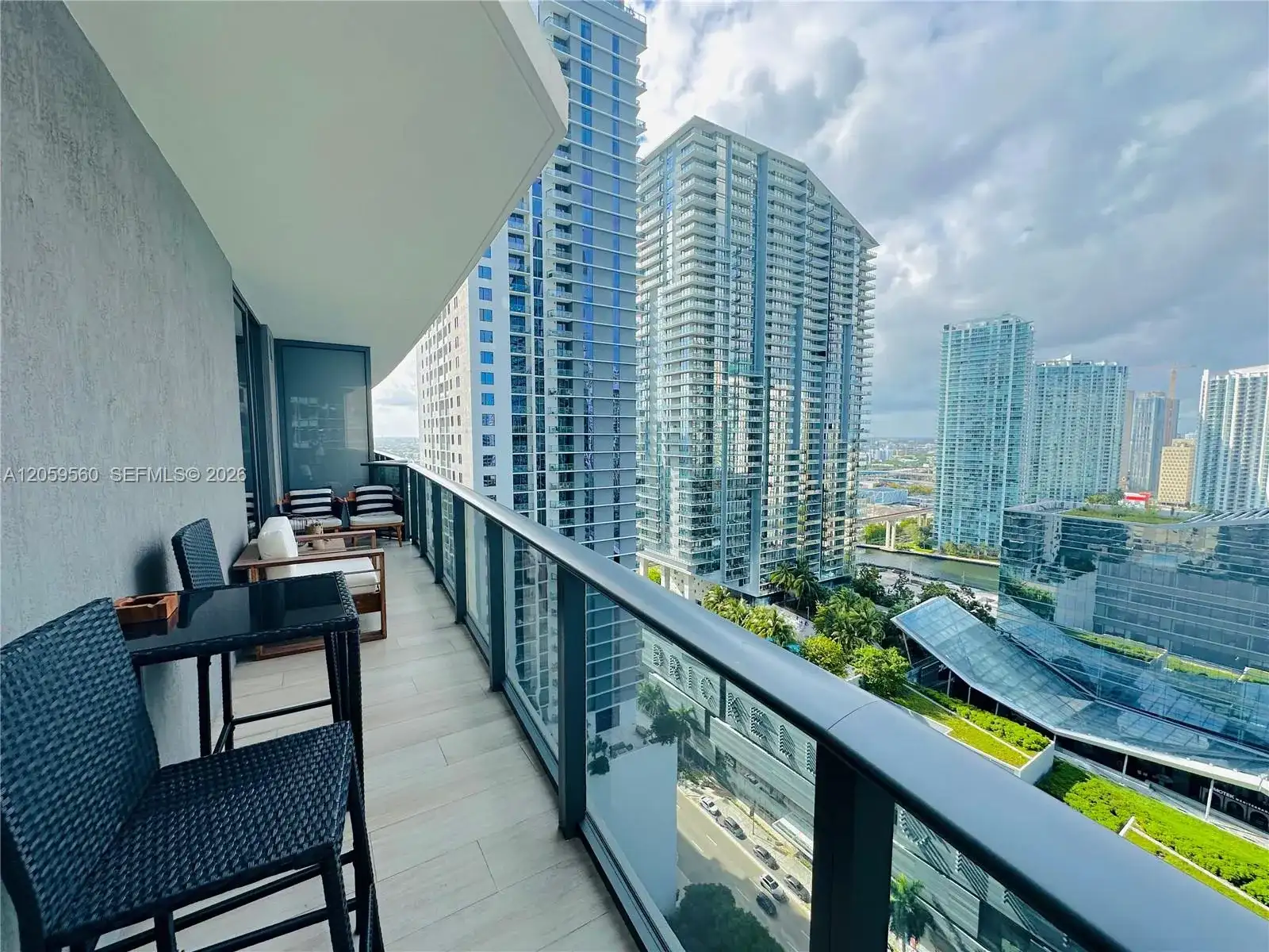 45 SW 9th St # 2501, Miami FL 33130 photo 2