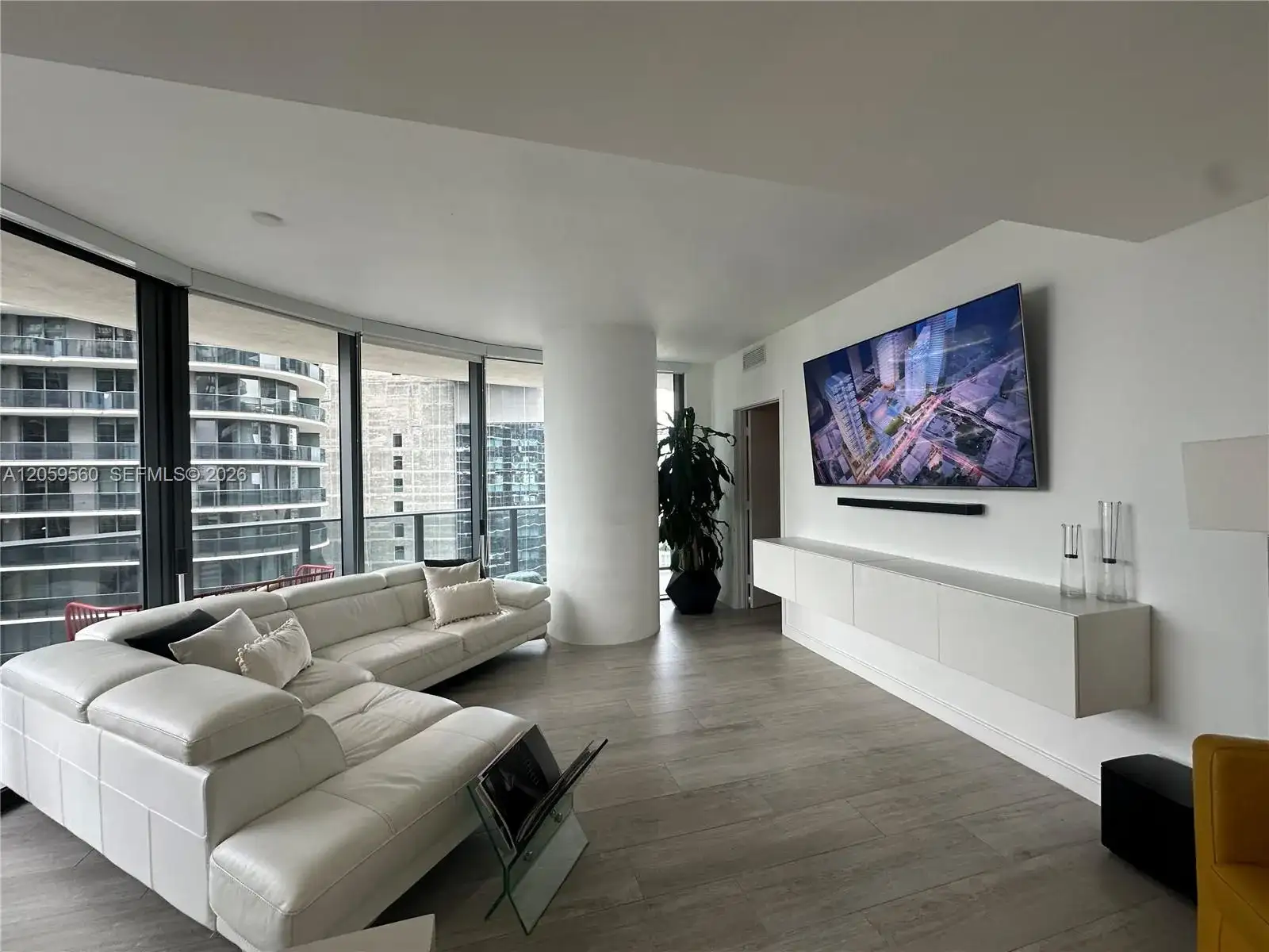 45 SW 9th St # 2501, Miami FL 33130 photo 5