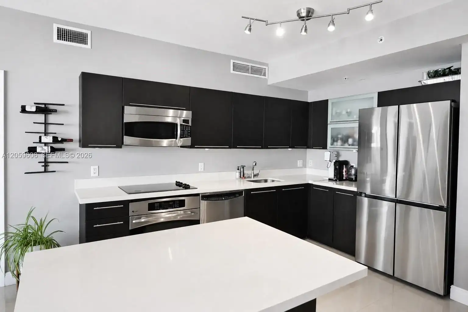 90 SW 3rd St # 3212, Miami FL 33130 photo 4