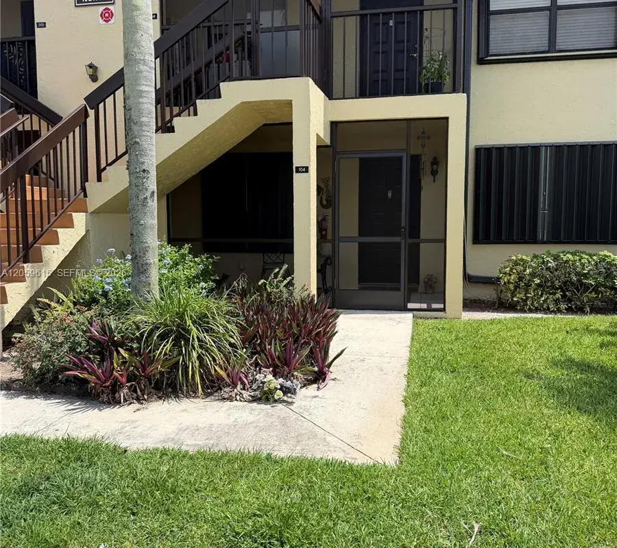 4701 E Lucerne Lakes Blvd E # 104, Lake Worth FL 33467