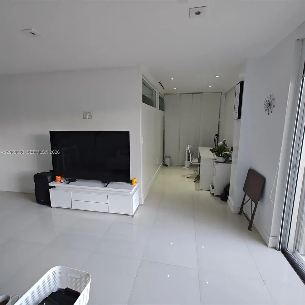 2750 NE 183rd St # 301, Aventura FL 33160