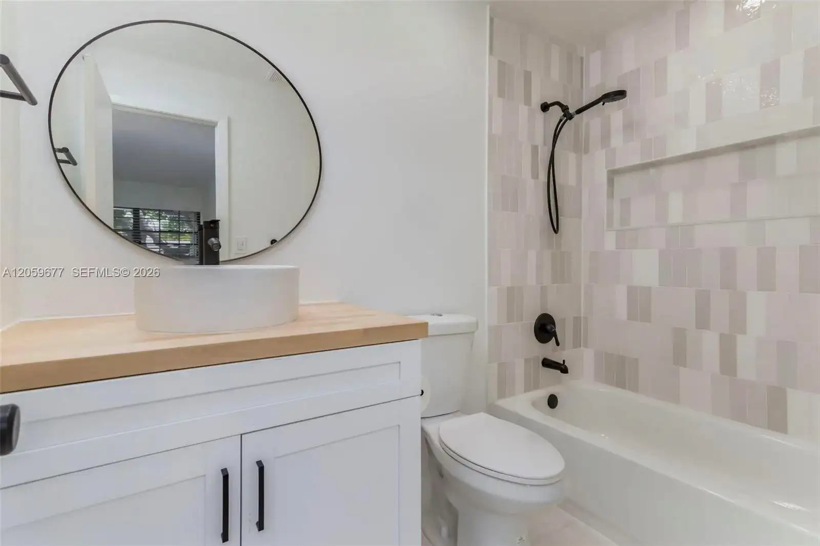 931 NE 199th St # 22, Miami FL 33179 photo 4