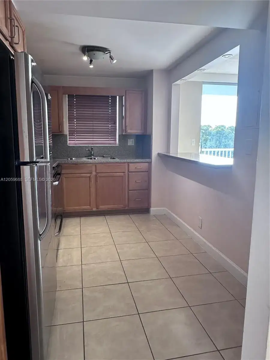137 Golden Isles Dr # 512, Hallandale Beach FL 33009 photo 5