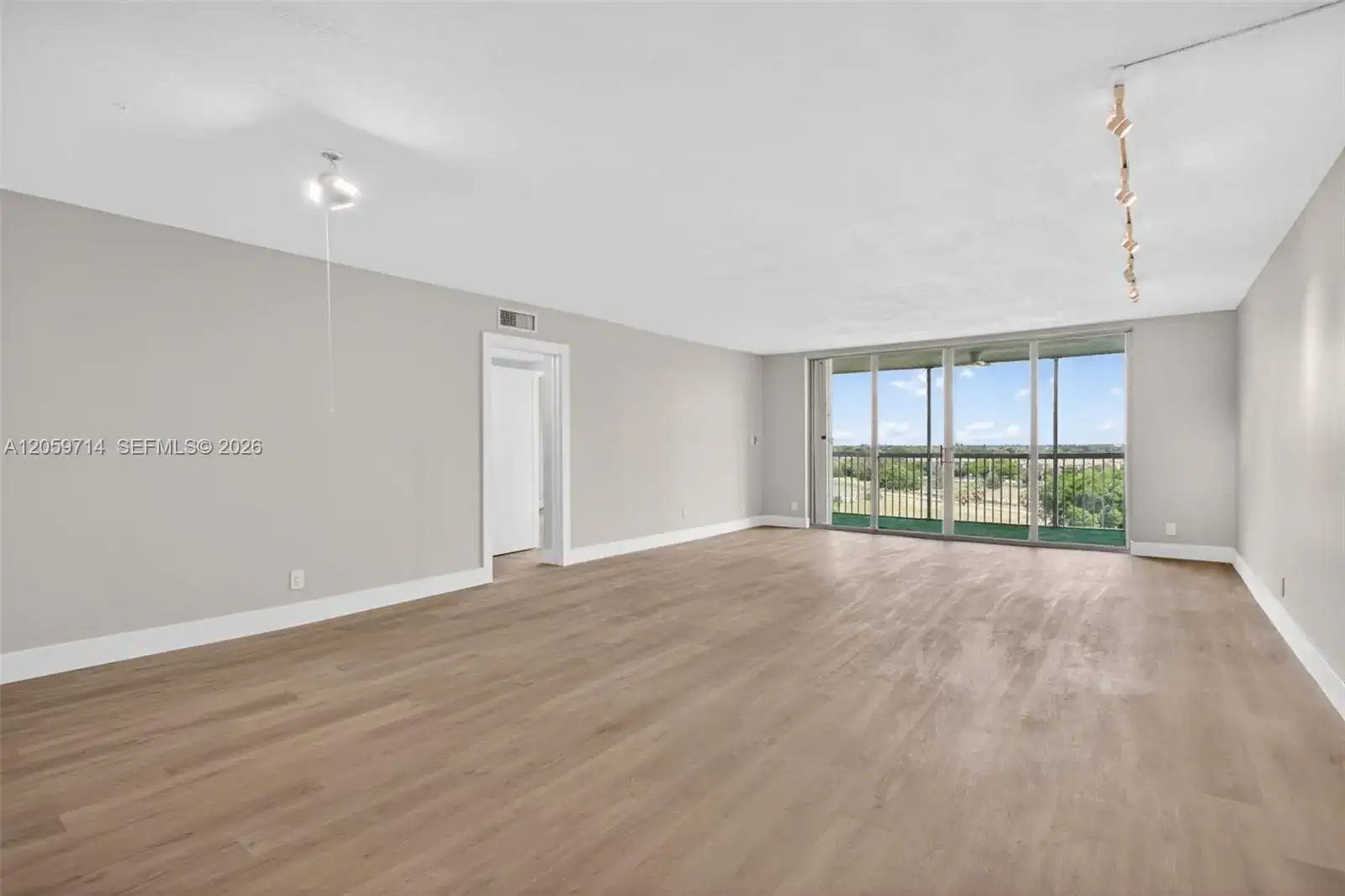 3090 N Course Dr # 807, Pompano Beach FL 33069 photo 2