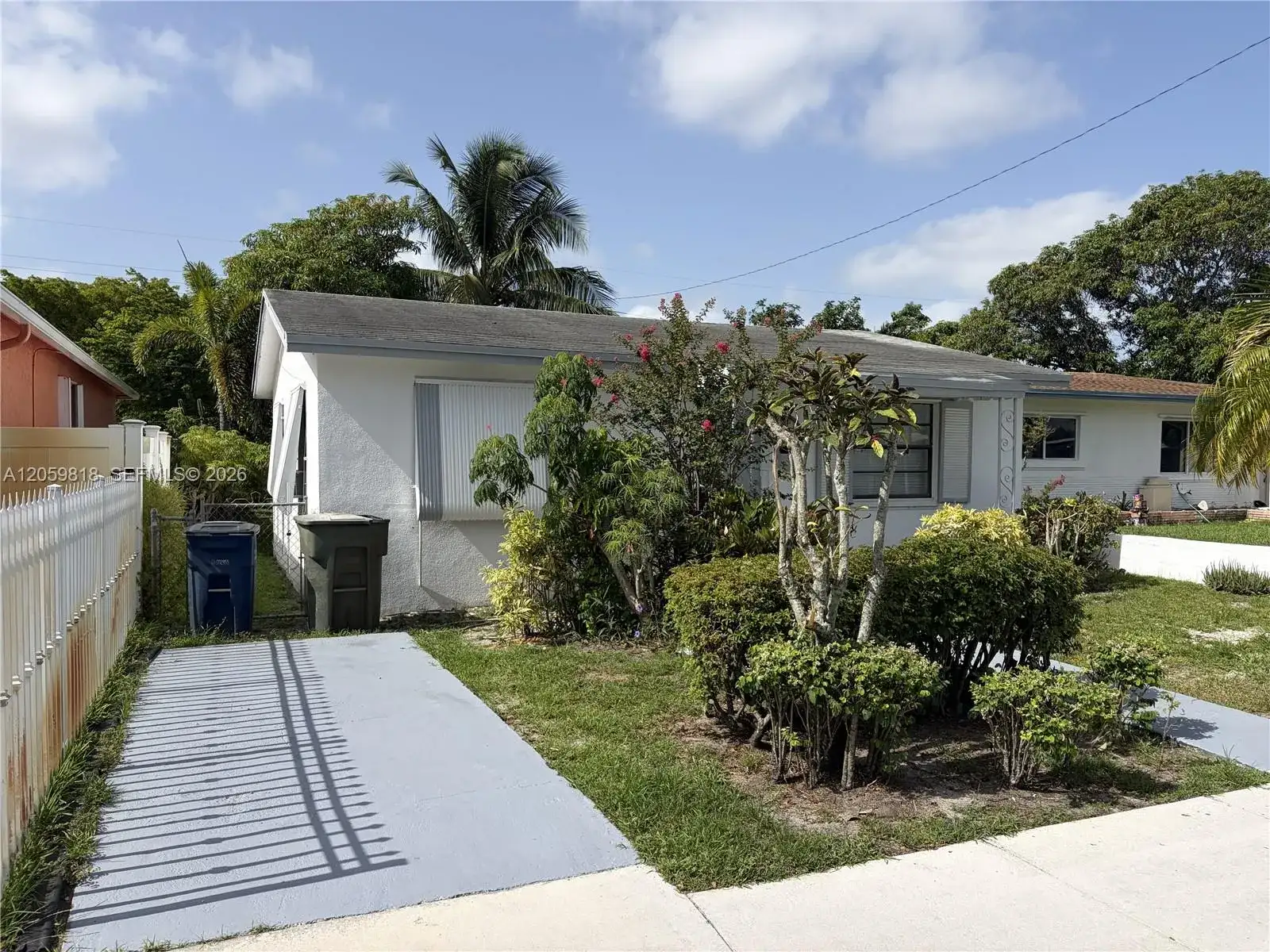 613 NW 5 CT, Hallandale Beach FL 33009 photo 2