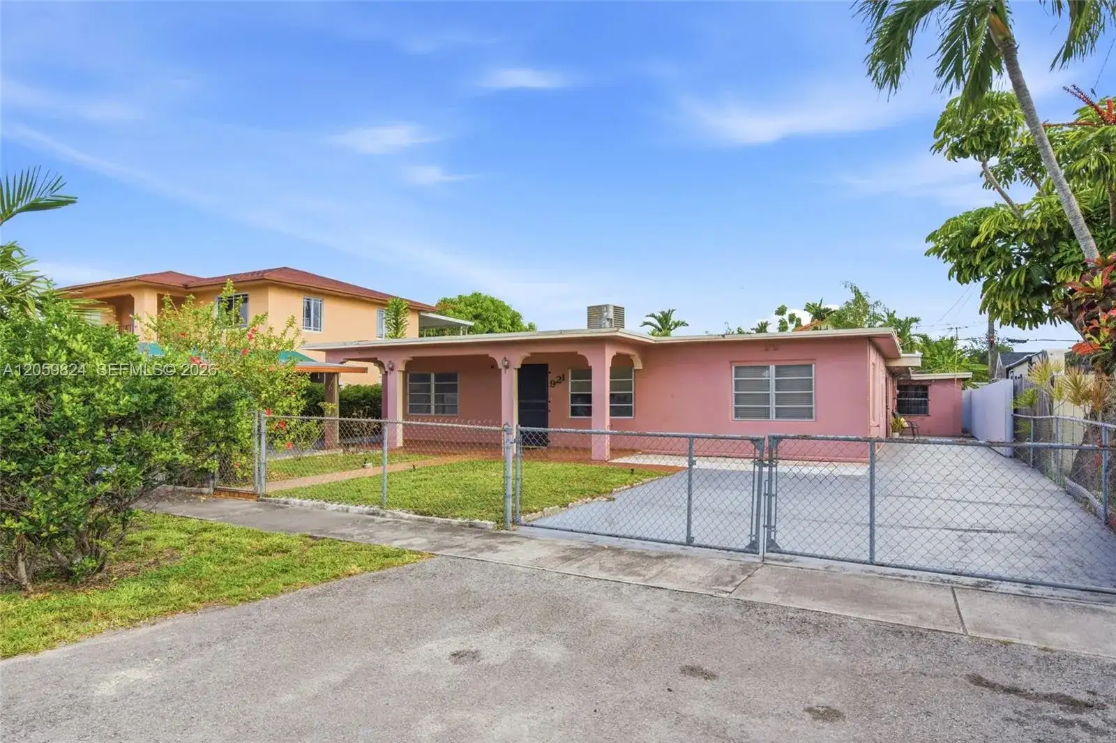 921 E 14 St, Hialeah FL 33010 photo 2