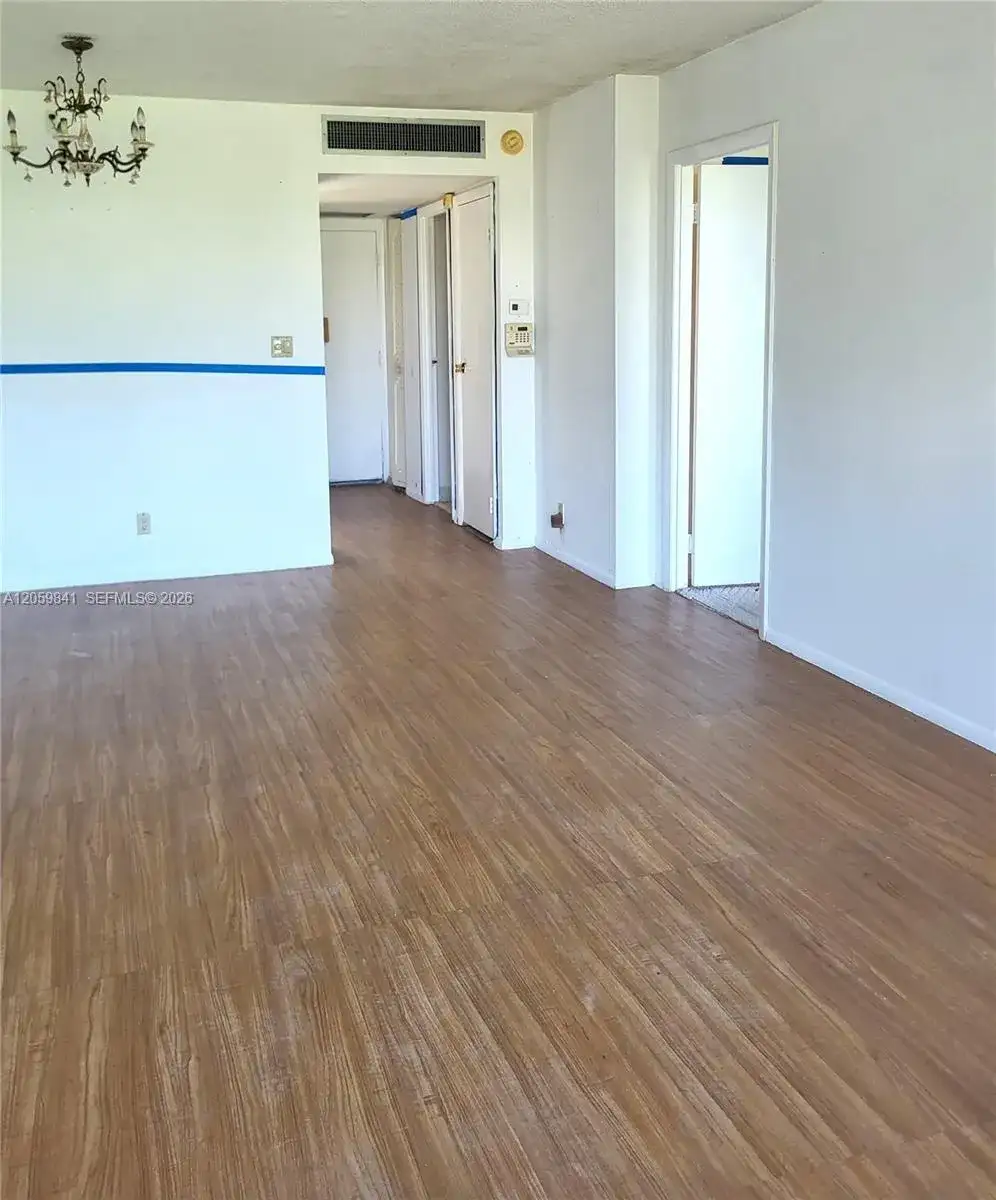 20400 W Country Club Dr # 310, Aventura FL 33180 photo 3