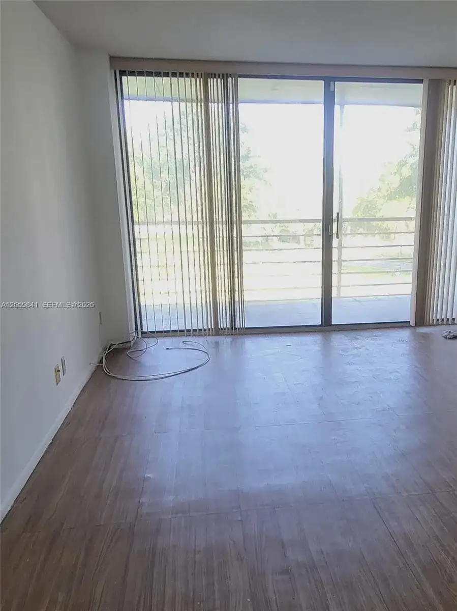 20400 W Country Club Dr # 310, Aventura FL 33180 photo 4