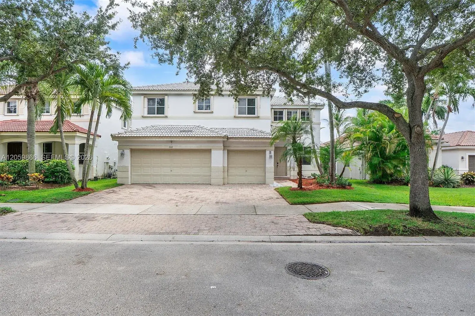 4389 Laurel Ridge Cir, Weston FL 33331