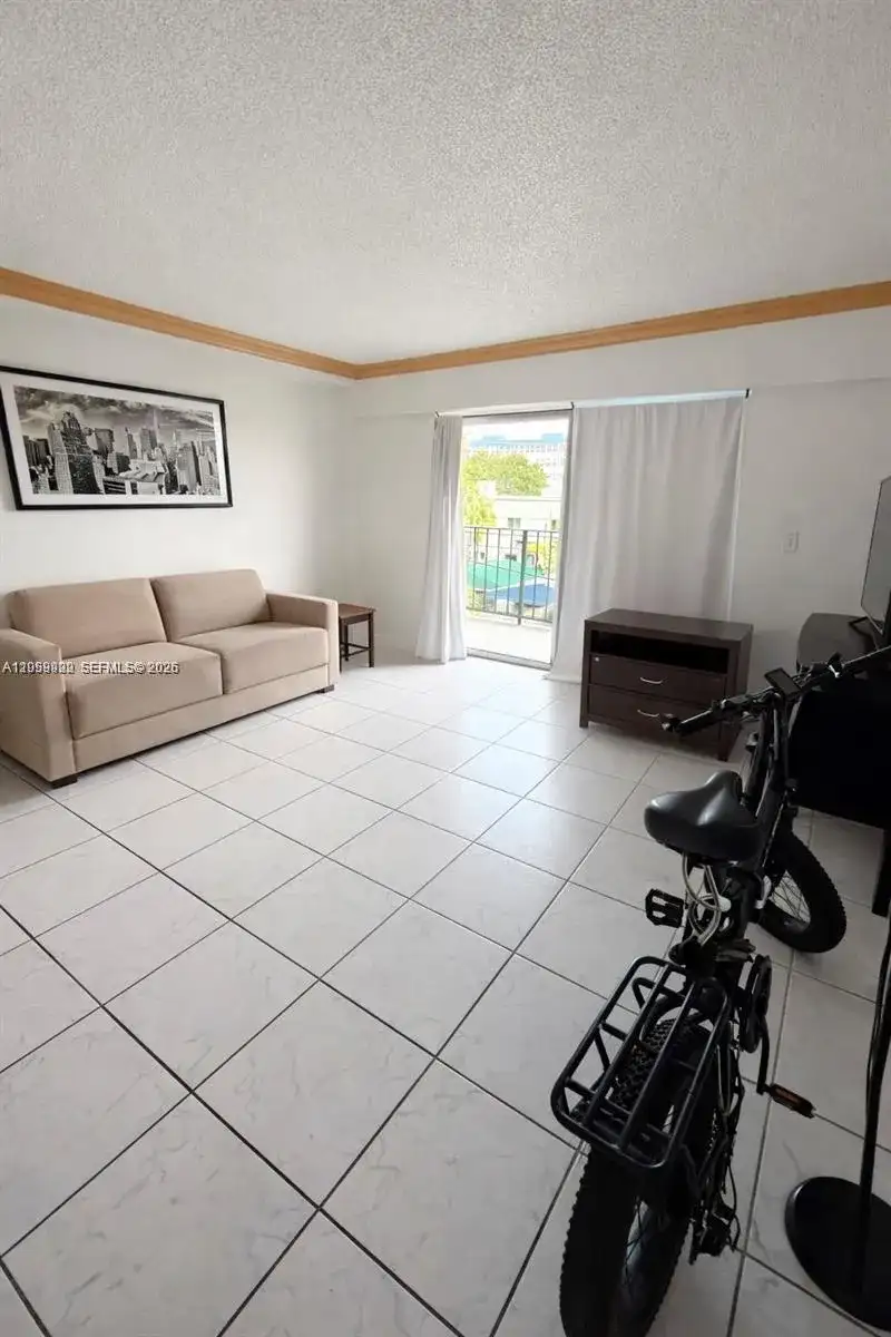 16508 NE 26th Ave # 303, North Miami Beach FL 33160 photo 4